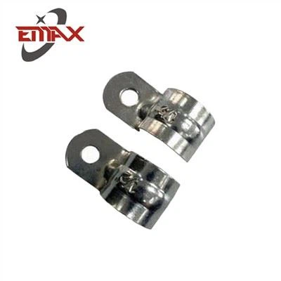 Zenk plake yon twou ak de twou senti